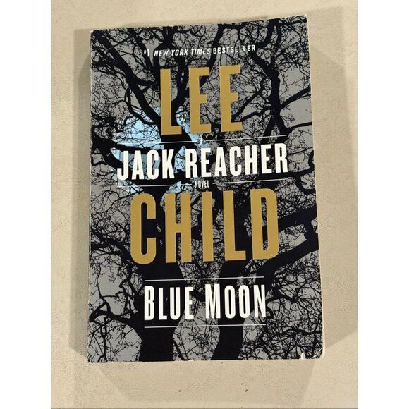 Lee Child’s book Blue Moon, featuring Jack Reacher, Paperback - Picture 1 of 3